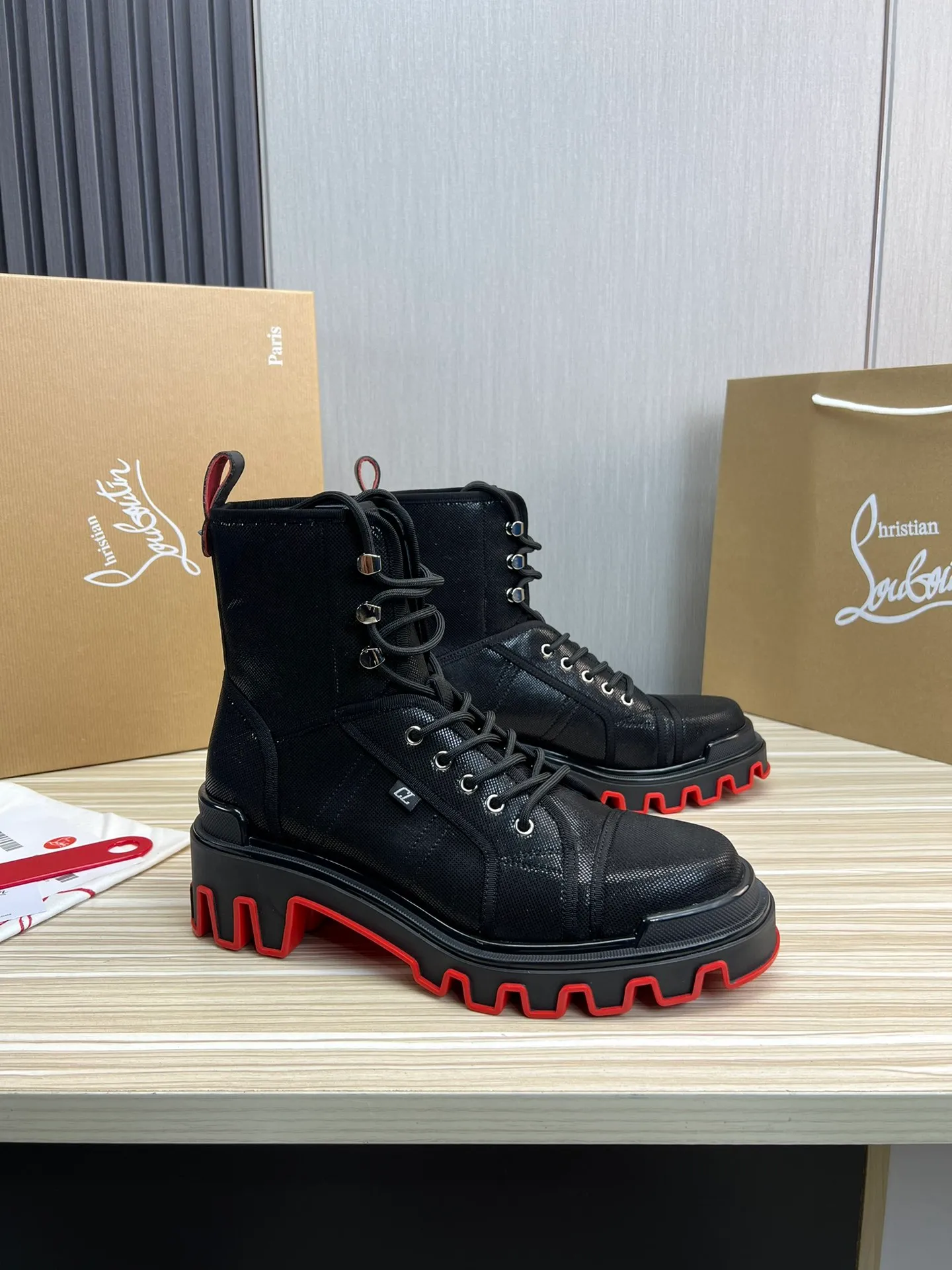 Men's shoes 💰820💰 CL popular red-soled boots 🆑1:1 original mold opening. Official website updated simultaneously ~ Christian* Louboutin, imported cowhide leather upper + water-dyed cowhide lining, original thick red sole, wear-resistant and non-slip ⬆️ Full set of counter packaging 🎁38-45 (38.45 custom-made, non-refundable)
